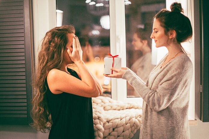 Best Apology Gifts for Different Relationships: Friends, Family, and Partners