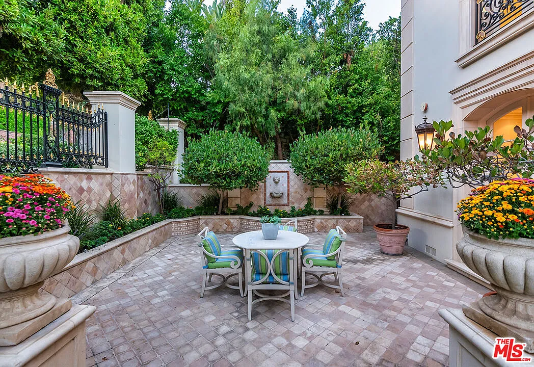 Luxurious Bel Air Estate for Sale: Iconic 8-Bedroom Masterpiece on Saint Pierre Road