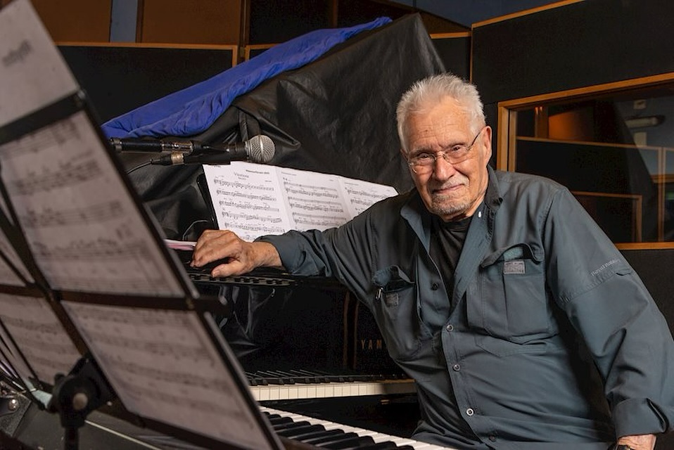 Lee Ritenour Detail Biography: A Journey Through Jazz Fusion