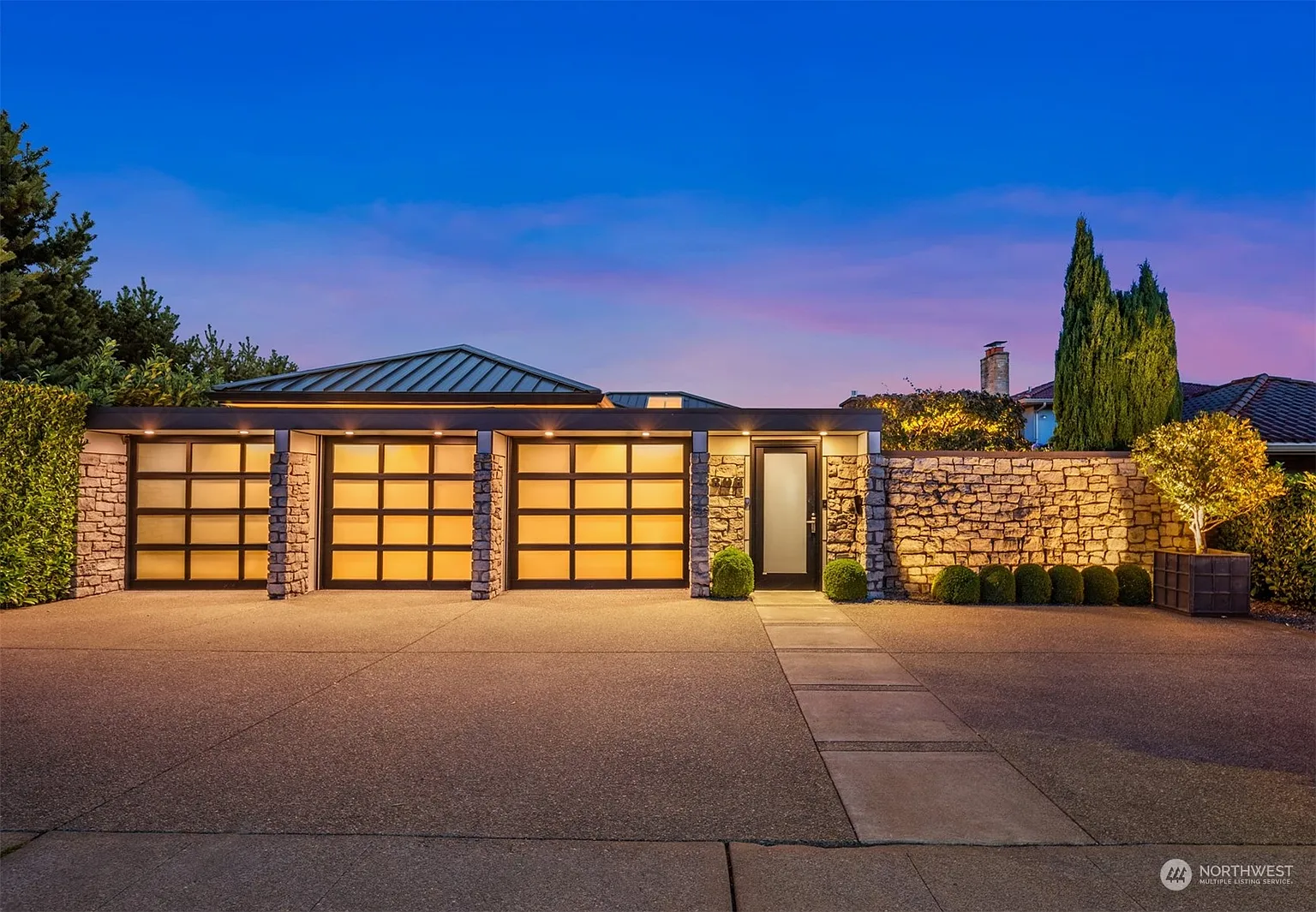 Luxury Lakeside Living in Seattle: 808 Lakeside Avenue S, A Modern Retreat with Stunning Views