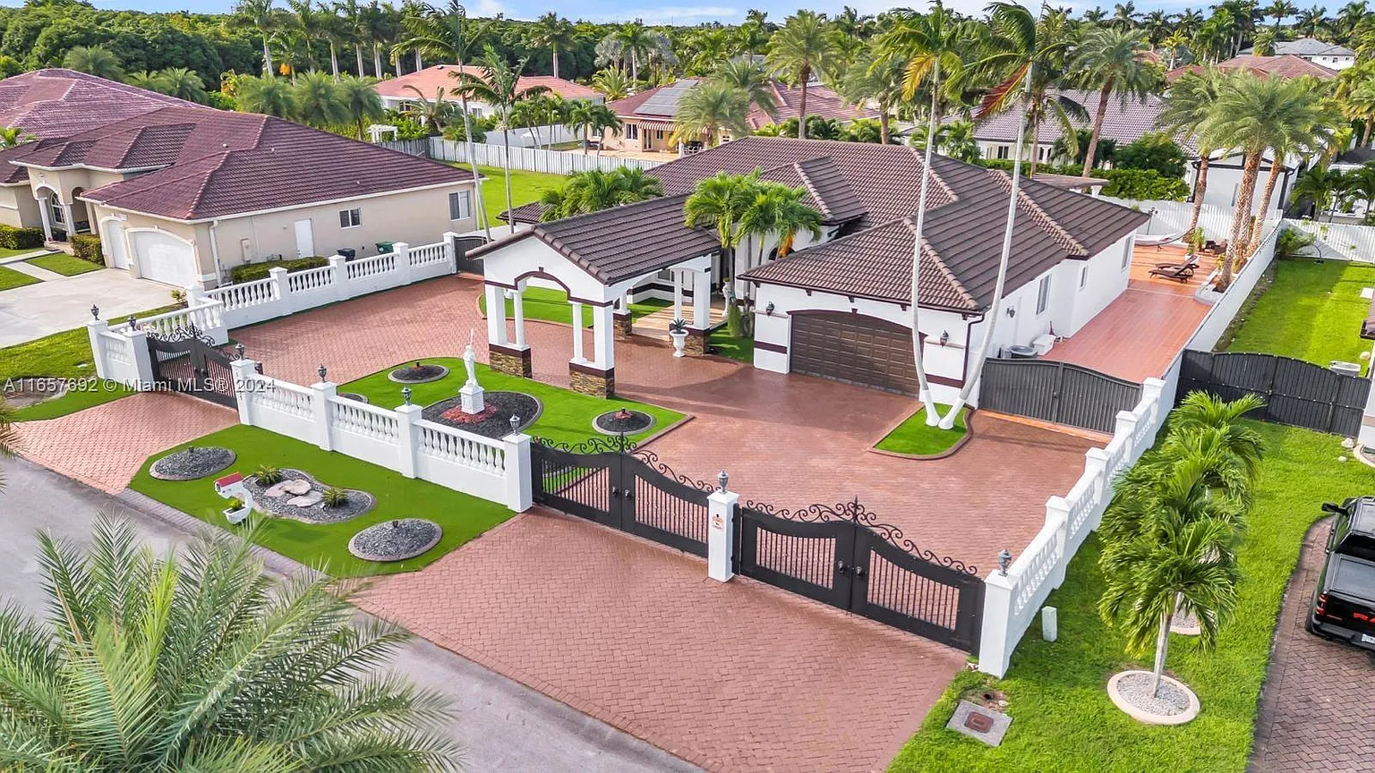 Discover Luxury Living in Miami: An Exquisite Estate at 13137 SW 190th St