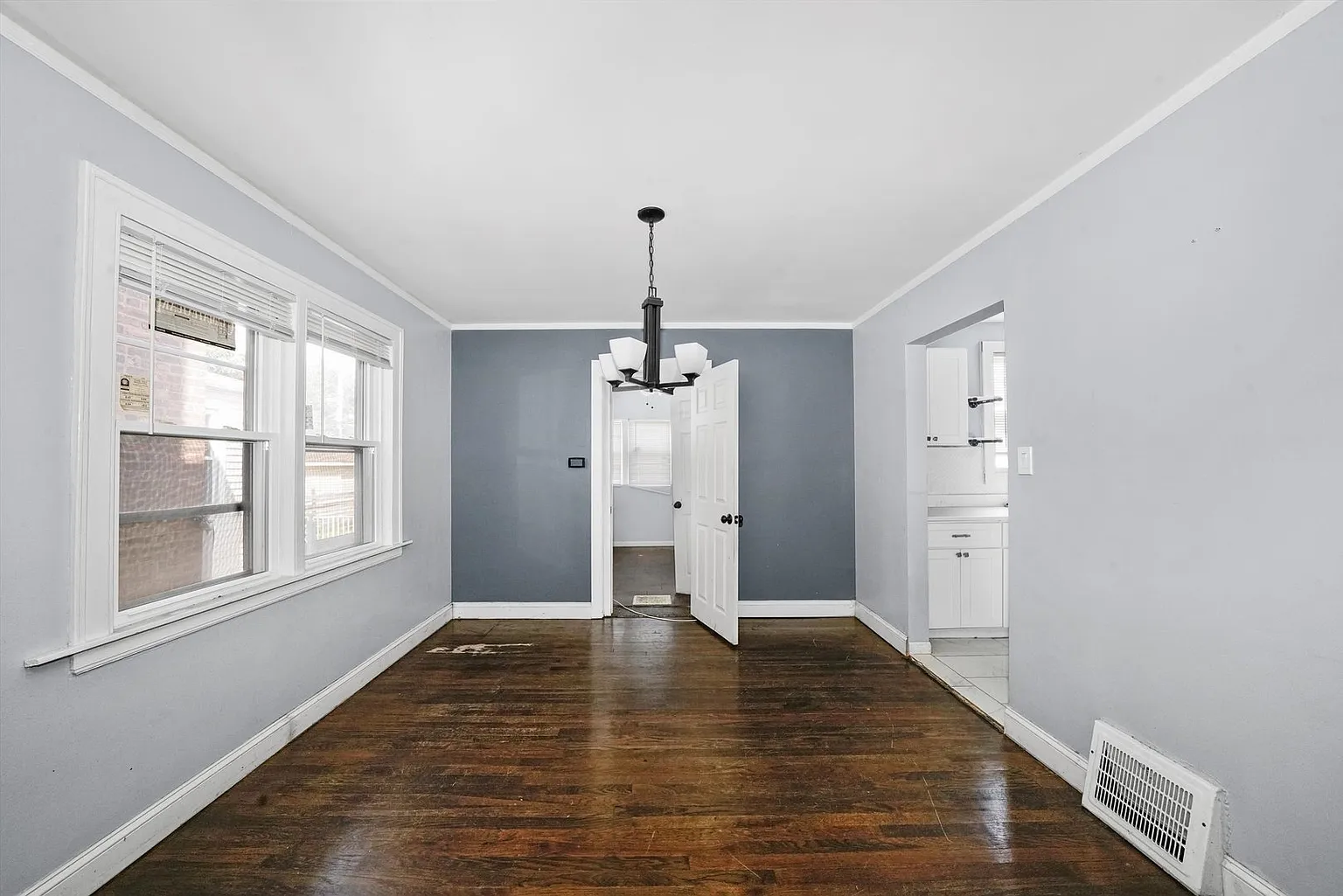 harming All-Brick Georgian Home in Avalon Park | Chicago, IL