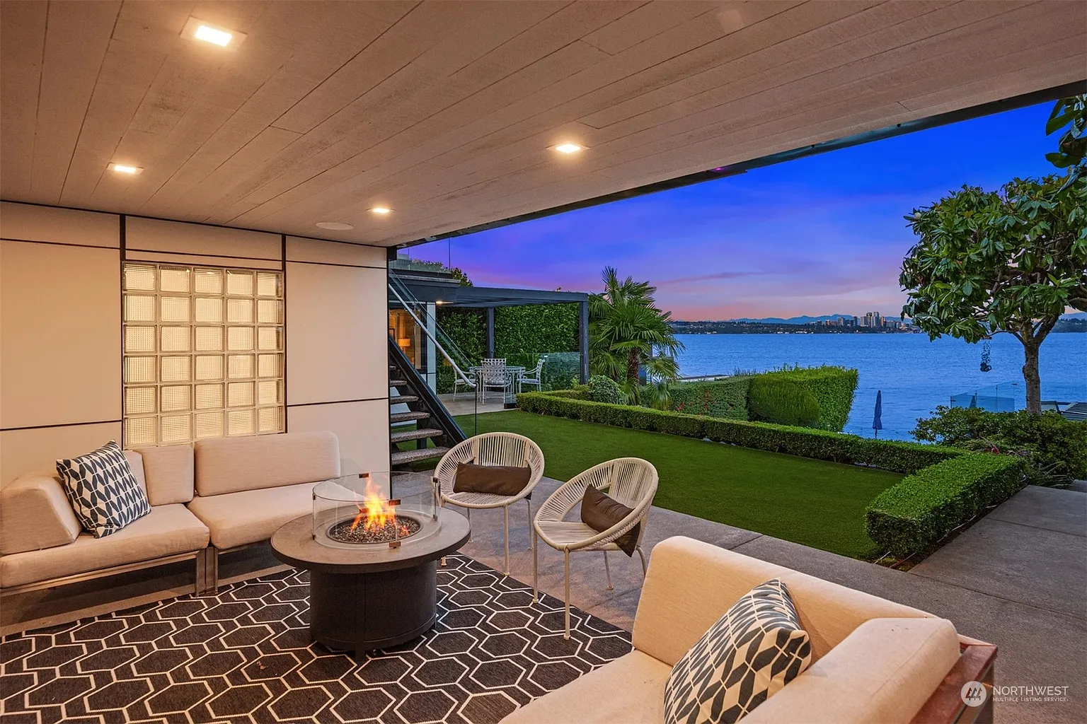 Luxury Lakeside Living in Seattle: 808 Lakeside Avenue S, A Modern Retreat with Stunning Views
