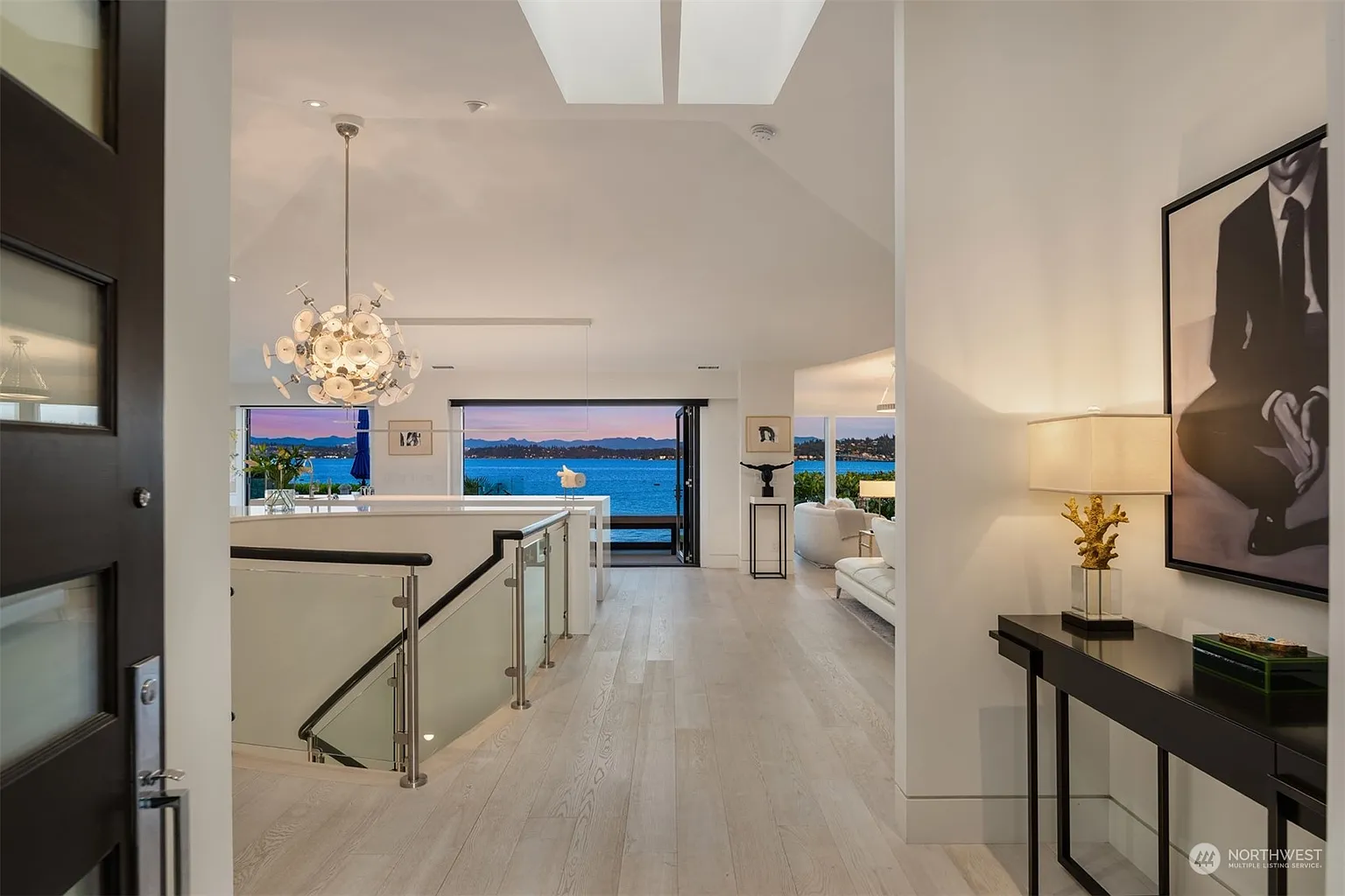 Luxury Lakeside Living in Seattle: 808 Lakeside Avenue S, A Modern Retreat with Stunning Views
