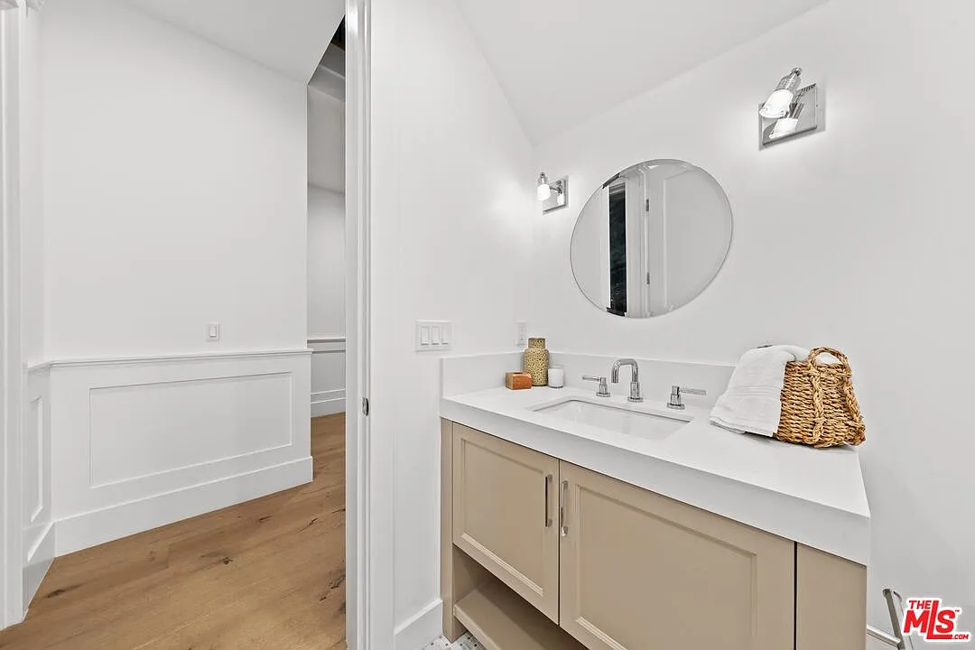 Modern Farmhouse Gem in North of Montana, Santa Monica - 810 San Vicente Blvd