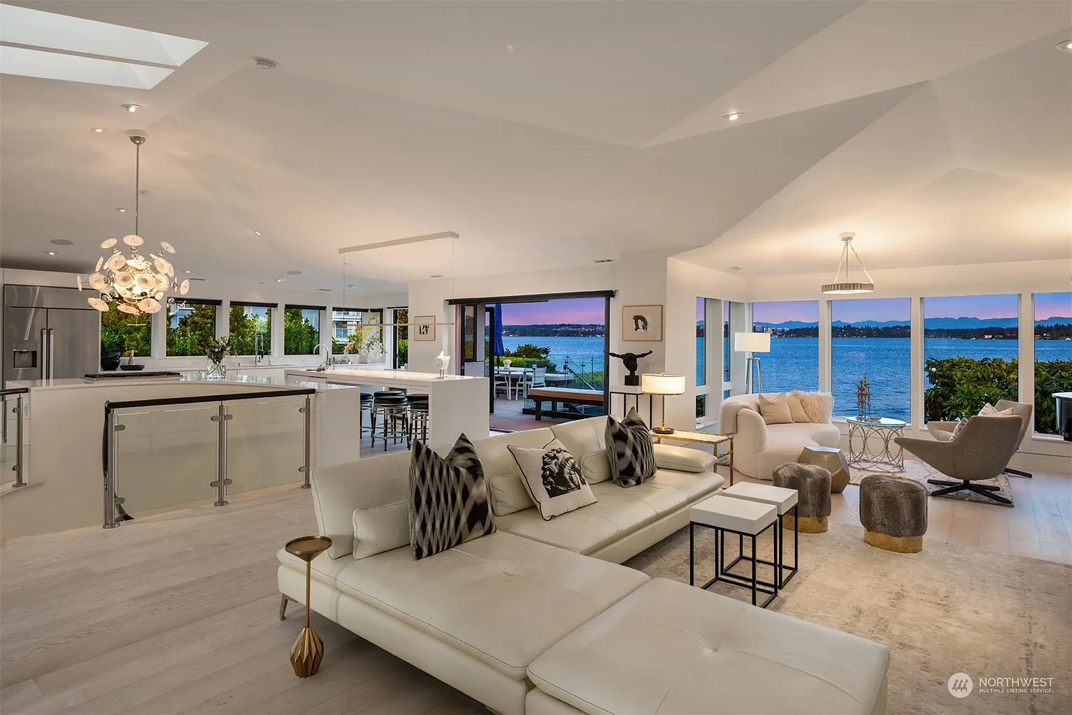 Luxury Lakeside Living in Seattle: 808 Lakeside Avenue S, A Modern Retreat with Stunning Views