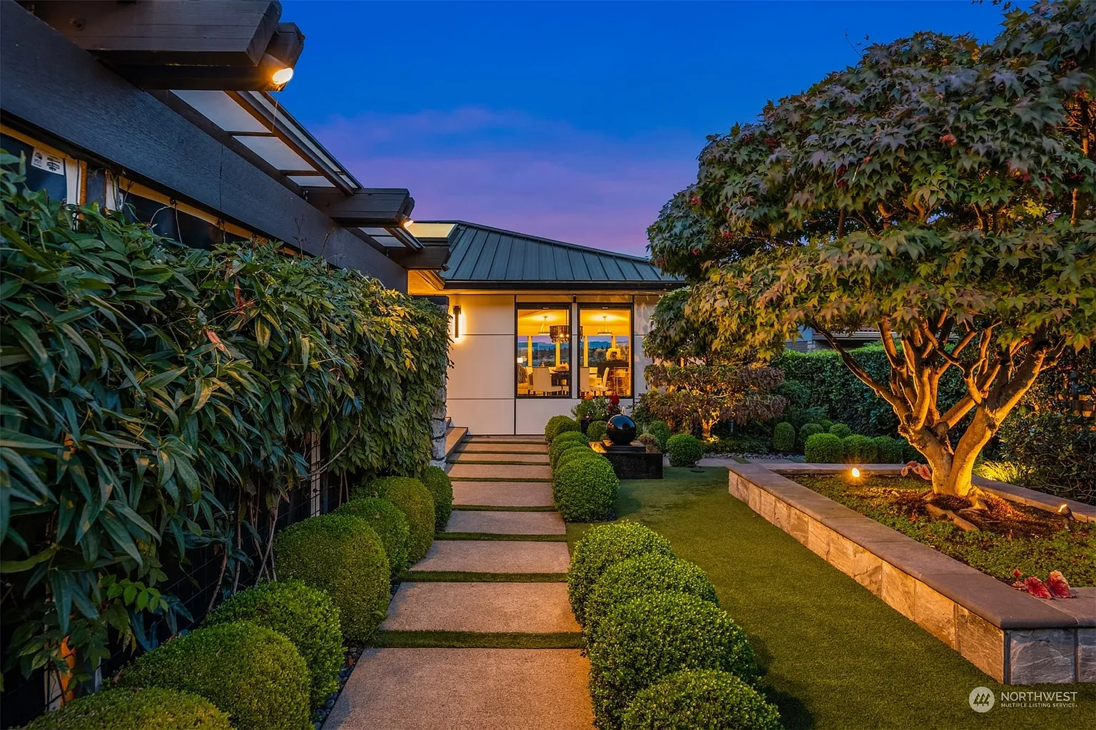 Luxury Lakeside Living in Seattle: 808 Lakeside Avenue S, A Modern Retreat with Stunning Views
