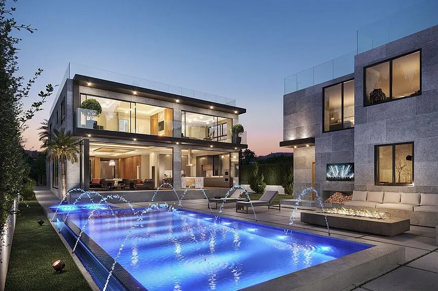 Luxury Living in Santa Monica: Discover the Serenity at 615 23rd St, CA
