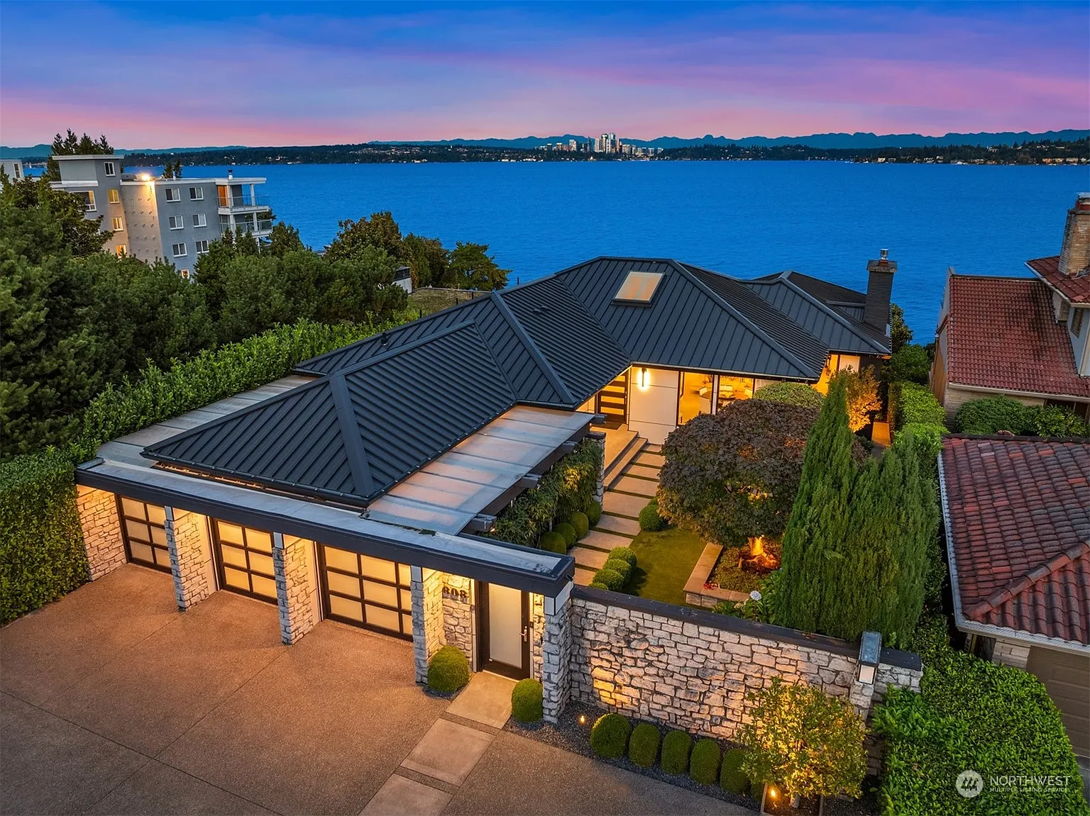 Luxury Lakeside Living in Seattle: 808 Lakeside Avenue S, A Modern Retreat with Stunning Views