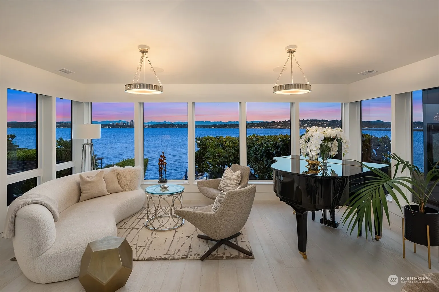 Luxury Lakeside Living in Seattle: 808 Lakeside Avenue S, A Modern Retreat with Stunning Views