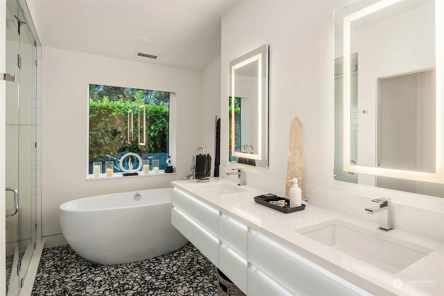 Luxury Lakeside Living in Seattle: 808 Lakeside Avenue S, A Modern Retreat with Stunning Views