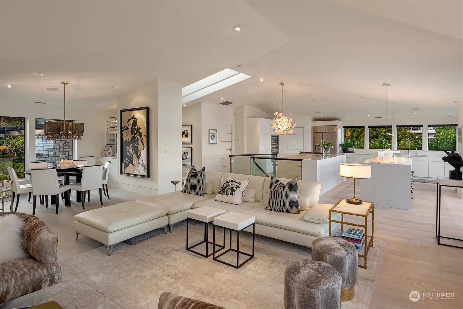 Luxury Lakeside Living in Seattle: 808 Lakeside Avenue S, A Modern Retreat with Stunning Views