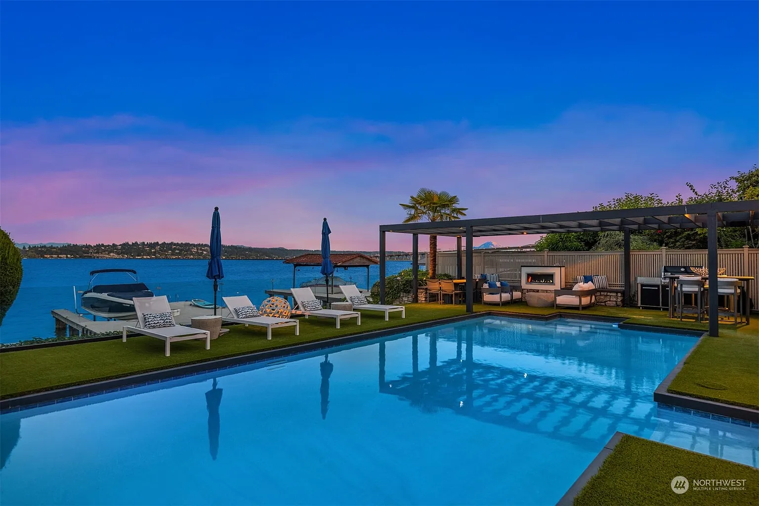 Luxury Lakeside Living in Seattle: 808 Lakeside Avenue S, A Modern Retreat with Stunning Views