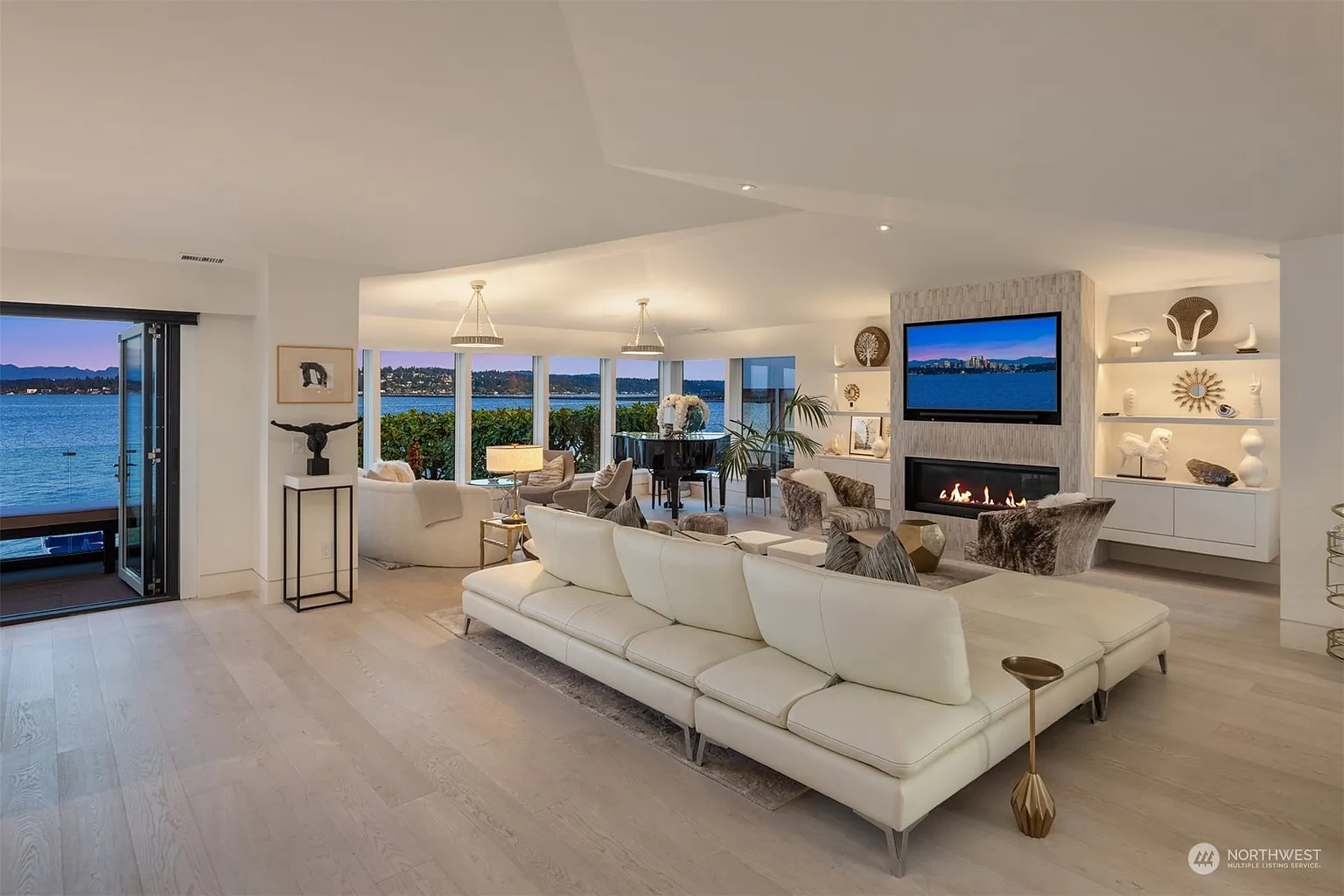 Luxury Lakeside Living in Seattle: 808 Lakeside Avenue S, A Modern Retreat with Stunning Views