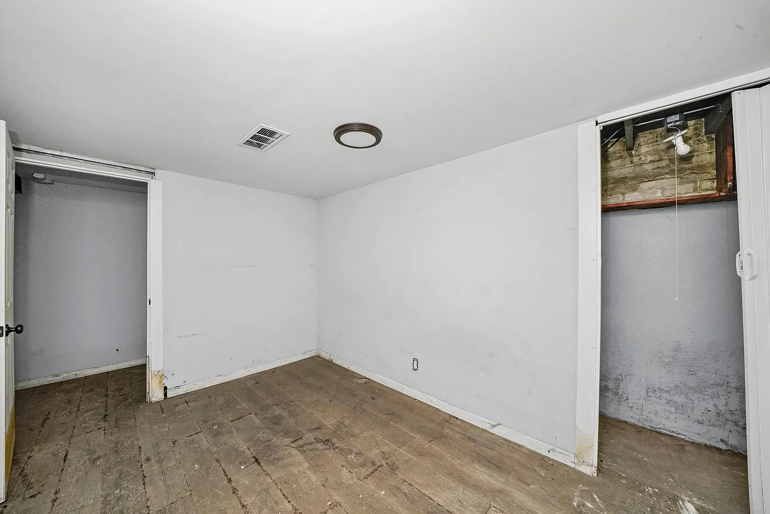 harming All-Brick Georgian Home in Avalon Park | Chicago, IL