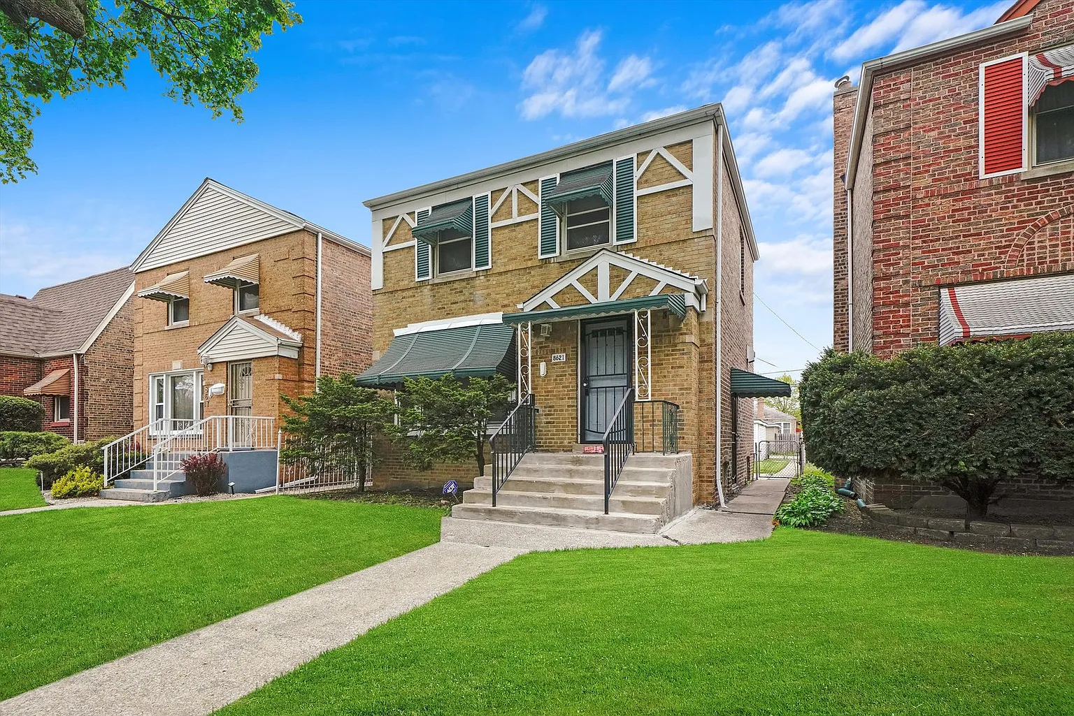harming All-Brick Georgian Home in Avalon Park | Chicago, IL