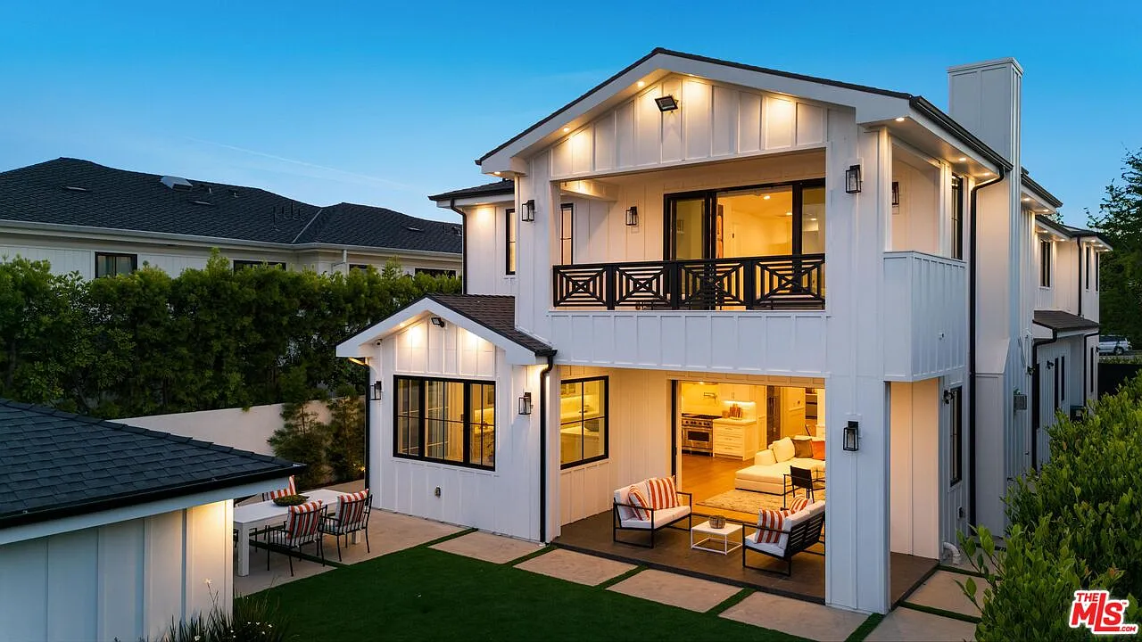 Modern Farmhouse Gem in North of Montana, Santa Monica - 810 San Vicente Blvd