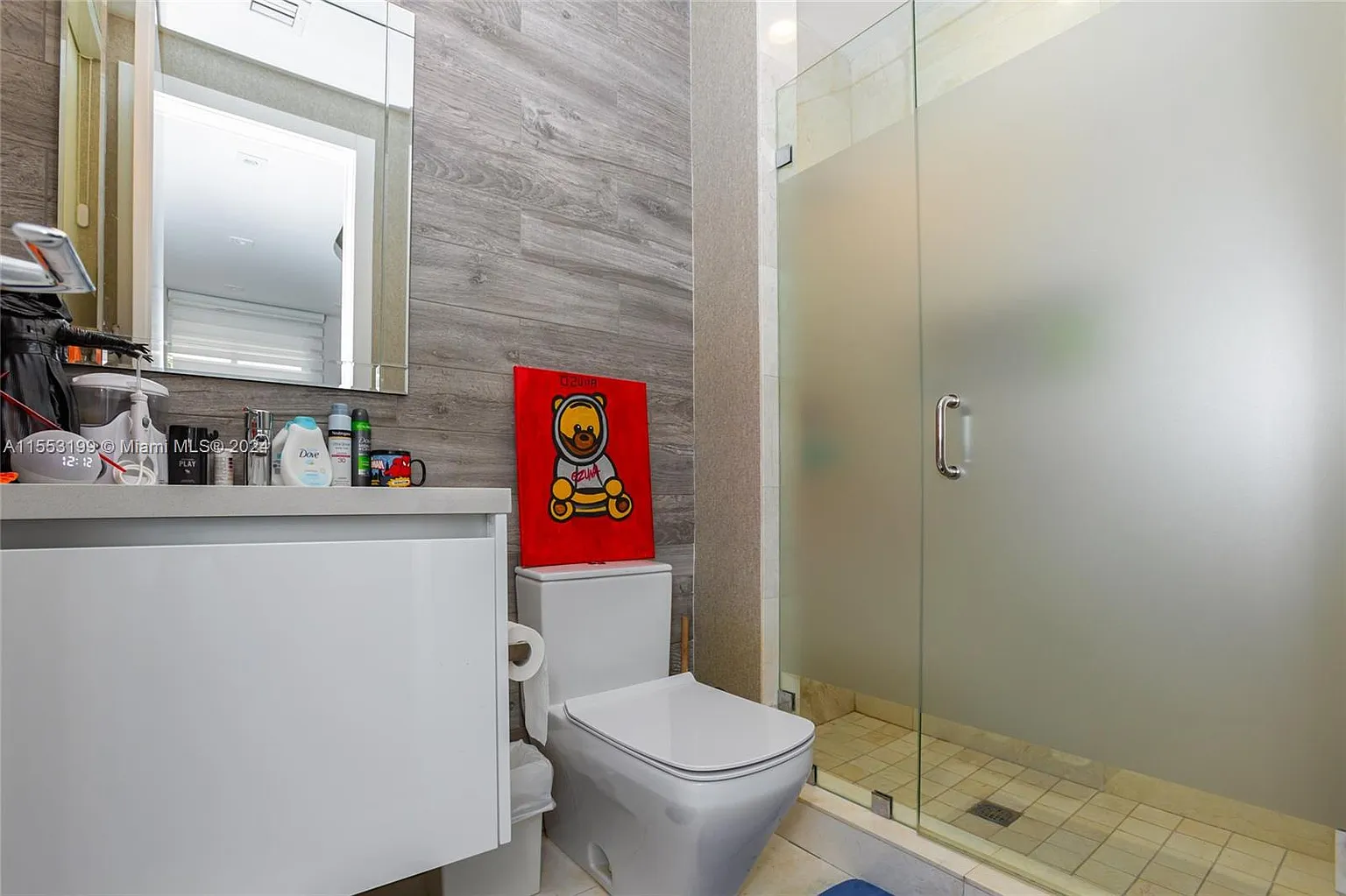 Luxury Living in Doral, FL: Stunning $2.5M Modern Masterpiece with Lake View