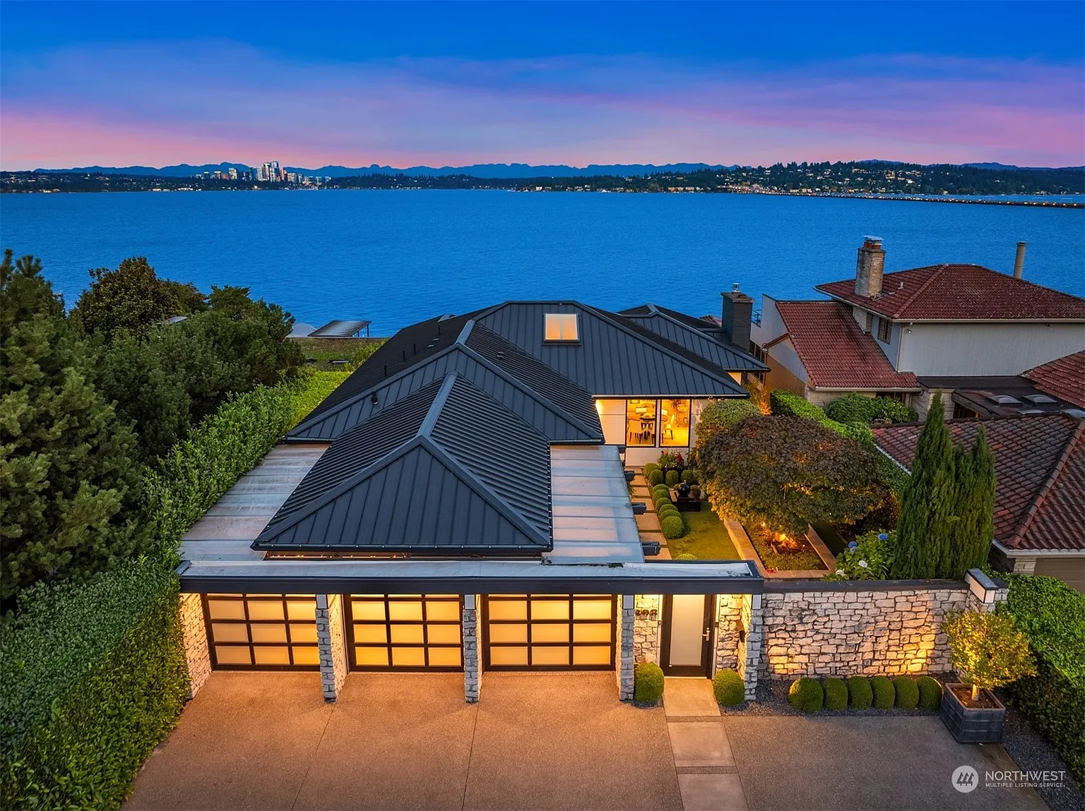 Luxury Lakeside Living in Seattle: 808 Lakeside Avenue S, A Modern Retreat with Stunning Views