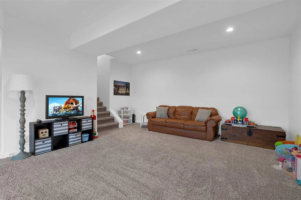 Stunning 2022-Built Home in Iowa City: 4 Beds, 4 Baths for $429,900